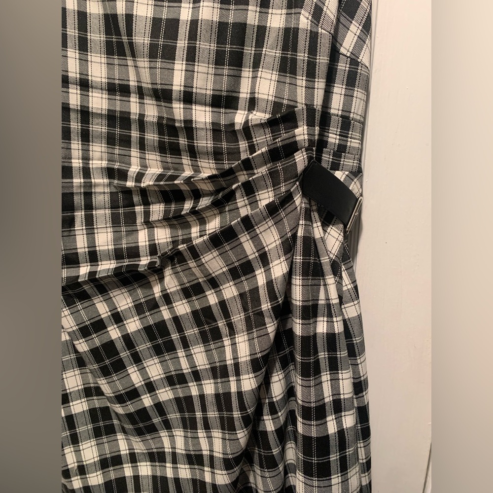 Cider Black and White Side Ruched Belted Plaid Dress - Picture 8 of 16